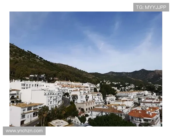 足球明星米白色毛衣时尚搭配解析引领潮流新风尚